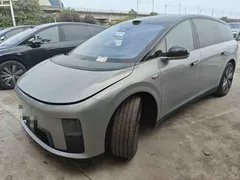 2025 Li Auto i8 Standard — фото 1