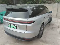 2025 Li Auto i8 Standard — фото 2