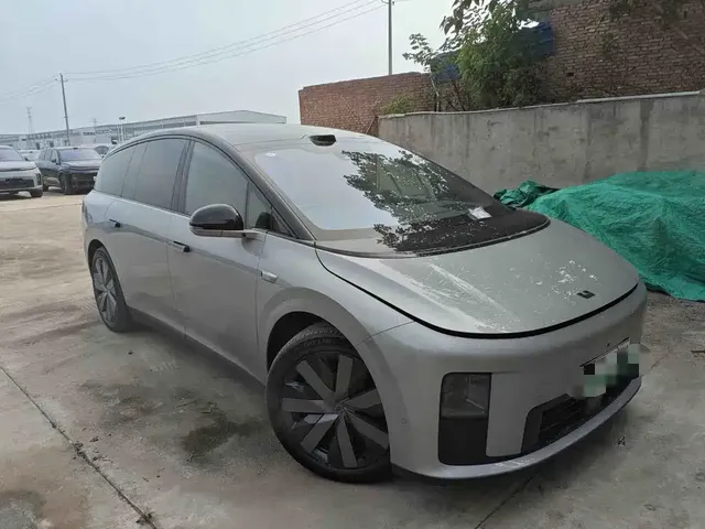 2025 Li Auto i8 Standard