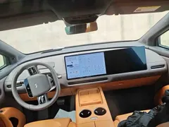 2025 Li Auto i8 Standard — фото 4