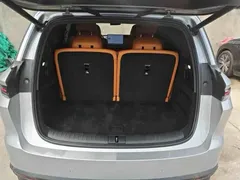 2025 Li Auto i8 Standard — фото 8