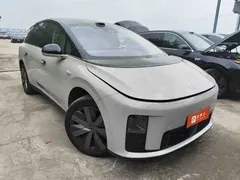 2025 Li Auto i8 Standard — фото 2