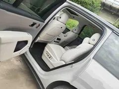 2025 Li Auto i8 Standard — фото 4