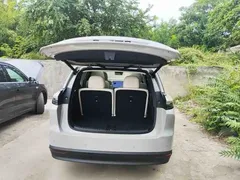 2025 Li Auto i8 Standard — фото 9