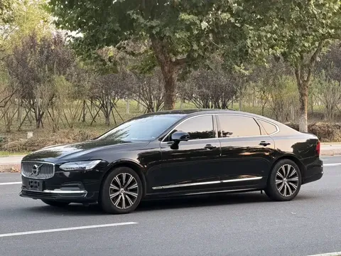 2022 Volvo S90