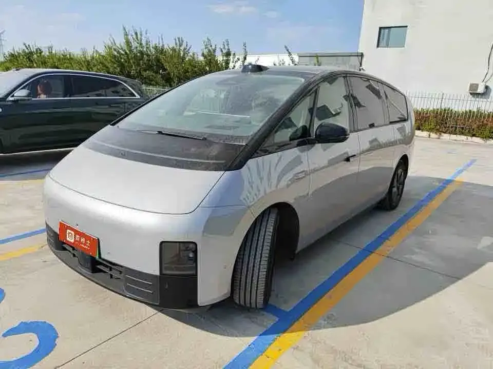 2024 Li Auto MEGA Ultra