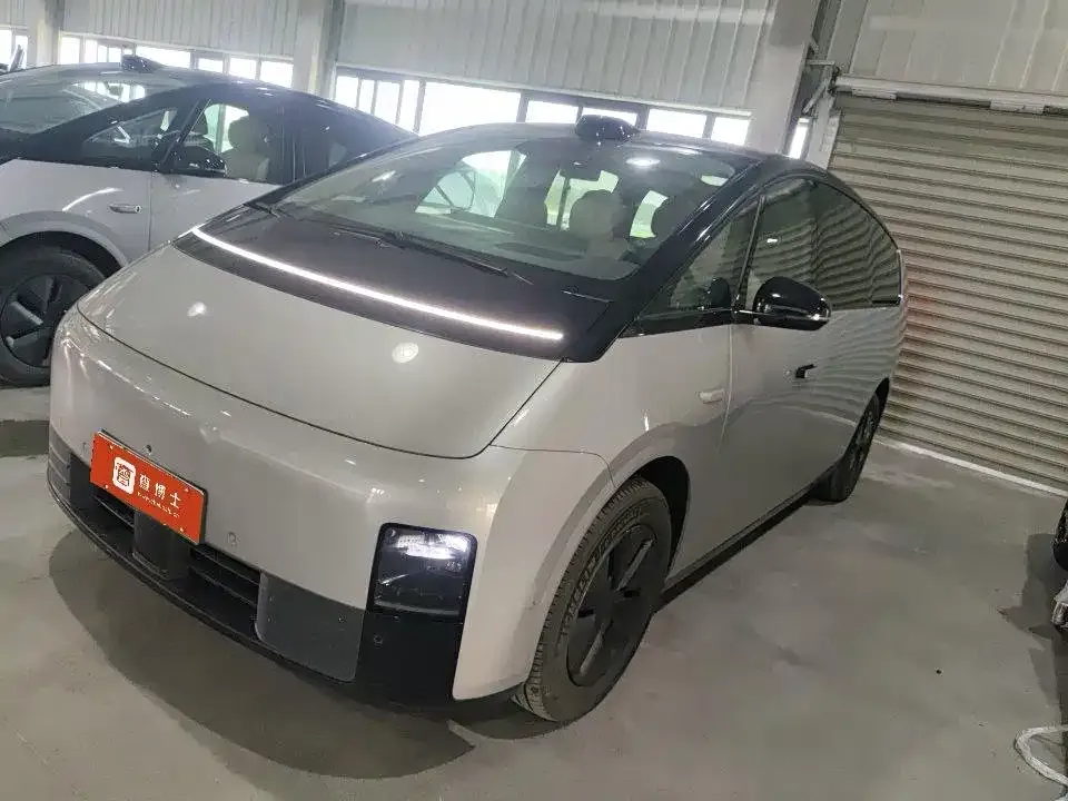 2024 Li Auto MEGA Ultra
