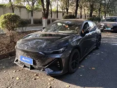 2022 Changan UNI-V 1.5T Premium — фото 1