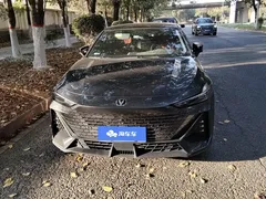 2022 Changan UNI-V 1.5T Premium — фото 2