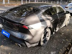 2022 Changan UNI-V 1.5T Premium — фото 3