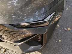 2022 Changan UNI-V 1.5T Premium — фото 5
