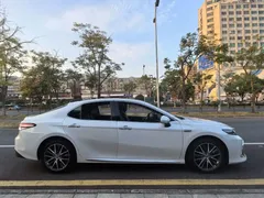 2021 Toyota Camry Hybrid 2.5HG Luxury, белый — фото 4