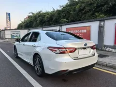 2021 Toyota Camry Hybrid 2.5HG Luxury, белый — фото 17