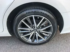 2021 Toyota Camry Hybrid 2.5HG Luxury, белый — фото 21