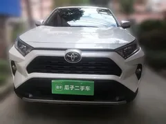 2022 Toyota RAV4 2.0L CVT 2WD Fashion Plus, белый — фото 2