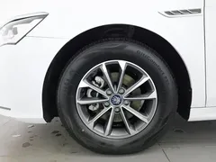 2024 BYD Qin PLUS Honor DM-i PHEV 55km Leading, белый — фото 17