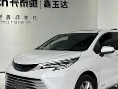 2021 Toyota Sienna 2.5L Hybrid Platinum, белый — фото 4