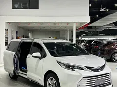 2021 Toyota Sienna 2.5L Hybrid Platinum, белый — фото 6