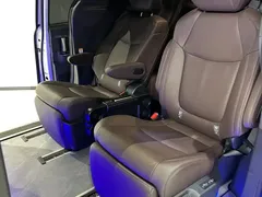 2021 Toyota Sienna 2.5L Hybrid Platinum, белый — фото 15