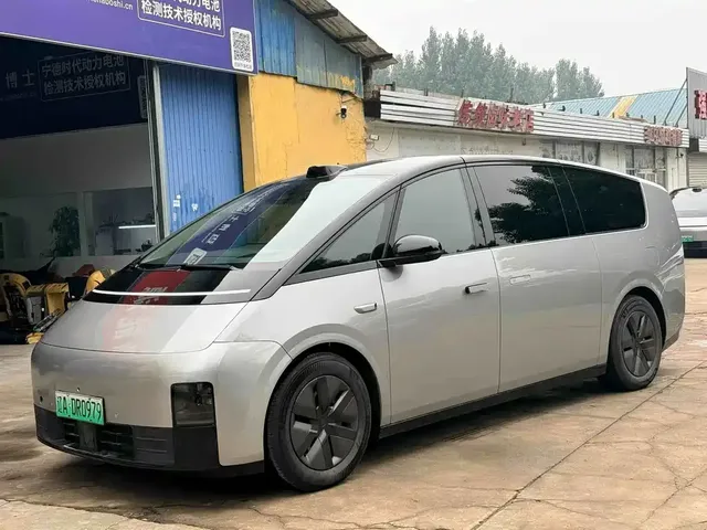 2024 Li Auto MEGA Ultra