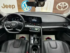 2023 Hyundai Elantra 1.5L CVT LUX Premium, синий — фото 9