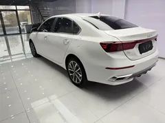 2021 Kia Cerato 1.5L CVT Fashion, белый — фото 4