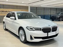 2021 BMW 5 Series 535Le PHEV Luxury Package, белый — фото 2