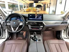 2021 BMW 5 Series 535Le PHEV Luxury Package, белый — фото 5