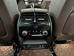2021 BMW 5 Series 535Le PHEV Luxury Package, белый — фото 6
