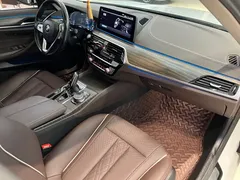 2021 BMW 5 Series 535Le PHEV Luxury Package, белый — фото 7
