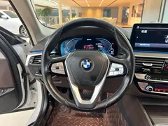 2021 BMW 5 Series 535Le PHEV Luxury Package, белый — фото 10