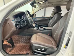 2021 BMW 5 Series 535Le PHEV Luxury Package, белый — фото 14