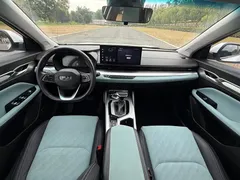 2022 Geely Emgrand L 1.4T CVT Ultimate, белый — фото 9