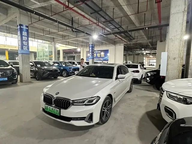 2022 BMW 5 Series 535Le PHEV Luxury Package