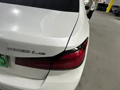 2022 BMW 5 Series 535Le PHEV Luxury Package, белый — фото 5