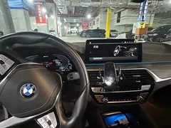 2022 BMW 5 Series 535Le PHEV Luxury Package, белый — фото 12