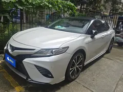 2019 Toyota Camry 2.0S Fashion, белый — фото 1