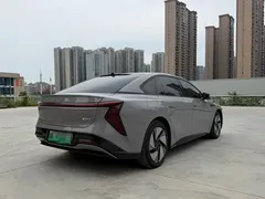 2025 Hongqi EH7 640 4WD — фото 7