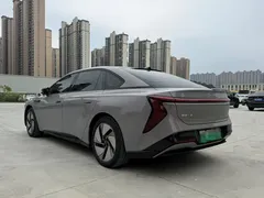 2025 Hongqi EH7 640 4WD — фото 9
