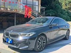 2021 BMW 6 Series GT 630i M Sport Grand Tourer, чёрный — фото 1
