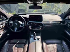 2021 BMW 6 Series GT 630i M Sport Grand Tourer, чёрный — фото 5