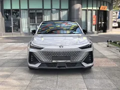 2022 Changan UNI-V 1.5T Premium — фото 2