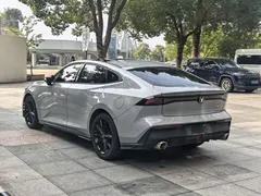 2022 Changan UNI-V 1.5T Premium — фото 3
