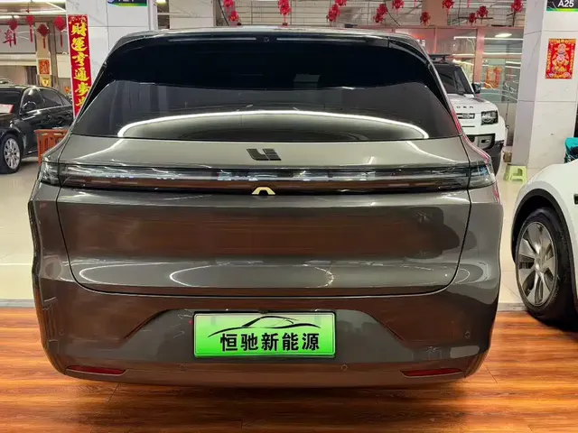 2025 Li Auto L6