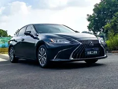 2022 Lexus ES 300h Excellence — фото 3