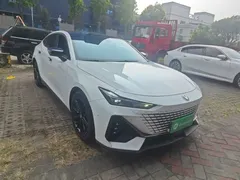 2023 Changan UNI-V 1.5T Smart Pilot, белый — фото 4