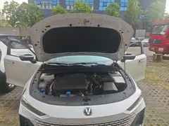 2023 Changan UNI-V 1.5T Smart Pilot, белый — фото 20