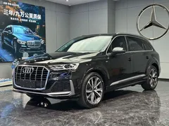 2023 Audi Q7 55 TFSI quattro S line Sport, чёрный — фото 1
