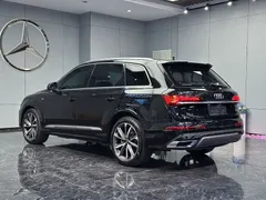 2023 Audi Q7 55 TFSI quattro S line Sport, чёрный — фото 9