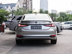 2022 Lexus ES 300h Premium — фото 5